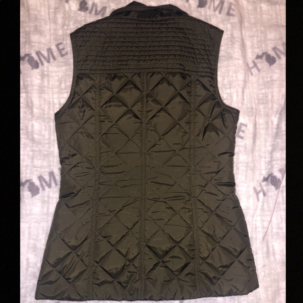 Women’s Banana Republic Vest - Picture 2 of 3